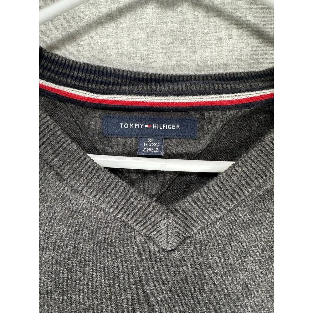 Tommy Hilfiger Sweater Mens XL Gray Knit Crewneck Knit Flag Logo Pullover - Picture 2 of 6